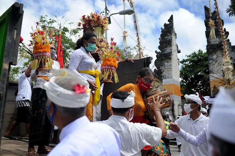 Mengenal Sejarah Hari Raya Kuningan, Turunnya Dewa dan Leluhur ke Bumi