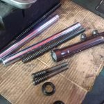 Rutin Servis Suspensi Depan, Rahasia Ban Motor Lebih Awet