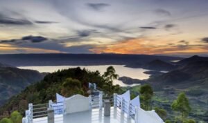 Menara Panda Tele, Menikmati Panorama Toba dari Ketinggian