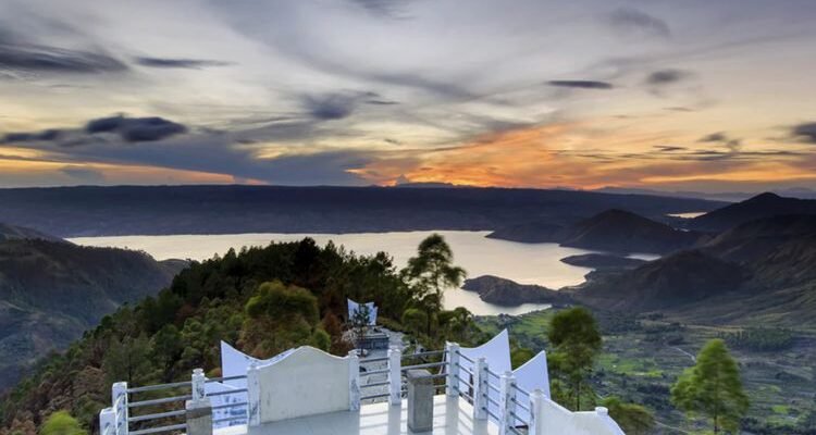 Menara Panda Tele, Menikmati Panorama Toba dari Ketinggian